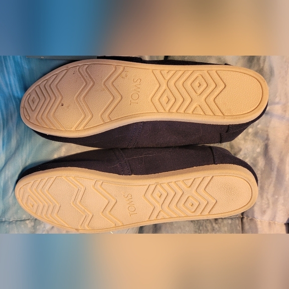 NWT Tom's - Picture 2 of 5